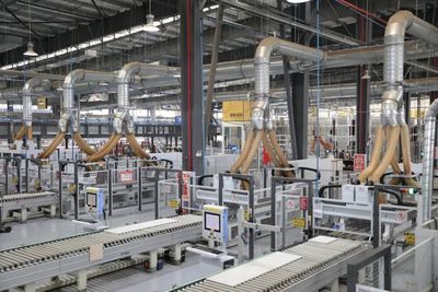 央視網走進索菲亞 4.0數智工廠如何演繹制造強國范例與家居市場變革